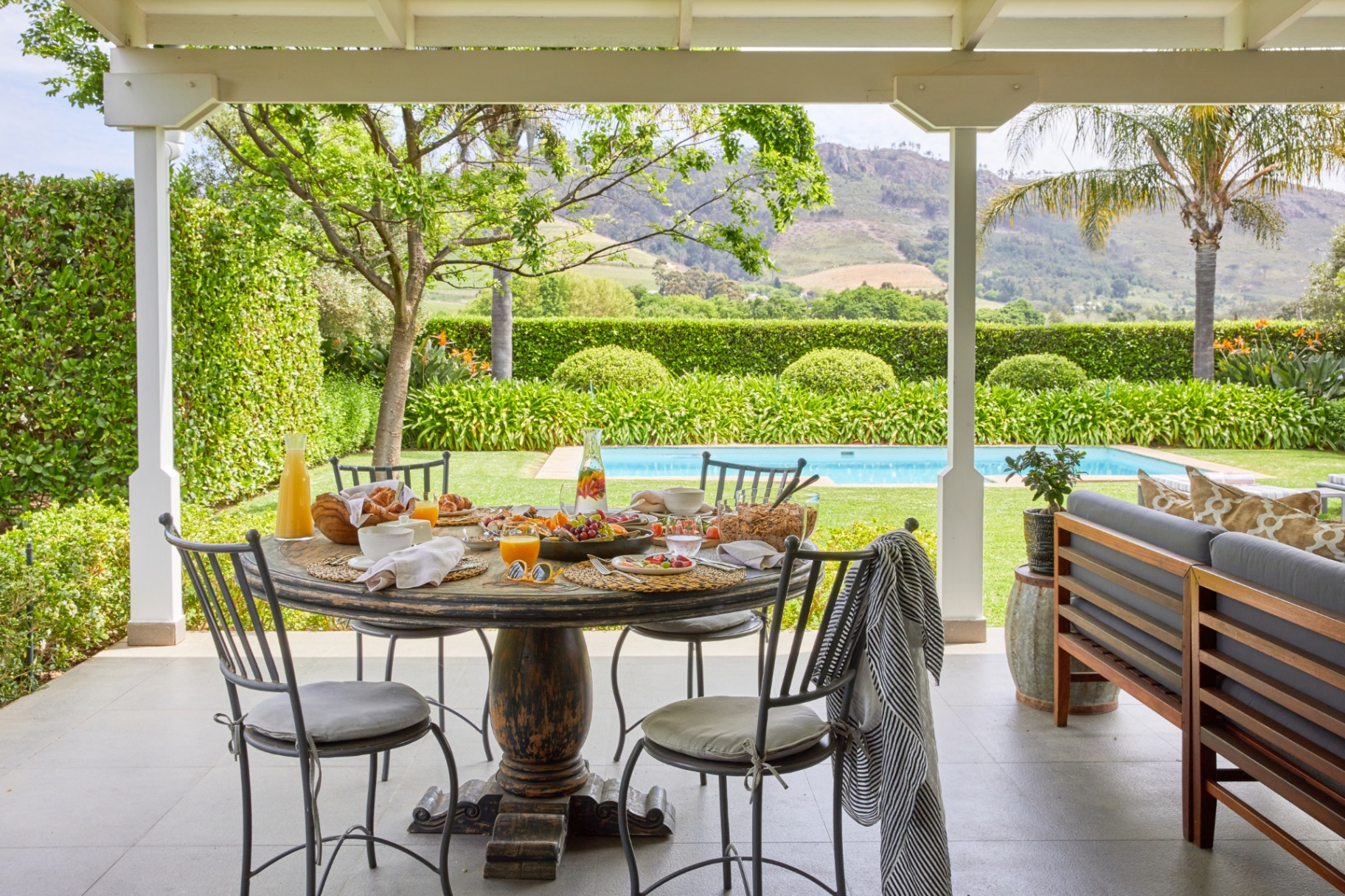 Long lunches. Estate kitchens. Cellar wines poured with lunch.